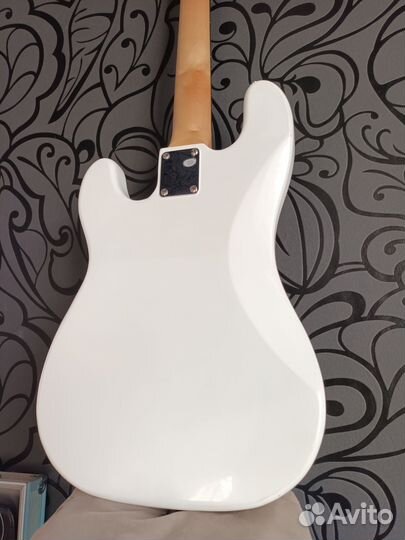 Бас-гитара Fender Squier Precision bass