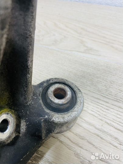 Кулак задний правый Honda Civic 4D