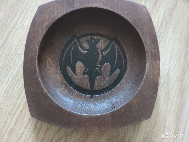 Подставка с летучей мышью для стаканов с бакарди