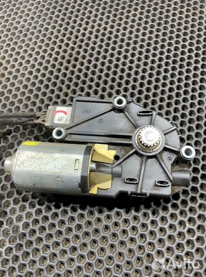 Моторчик люка ML 164 GL W164 Mercedes A1648201442