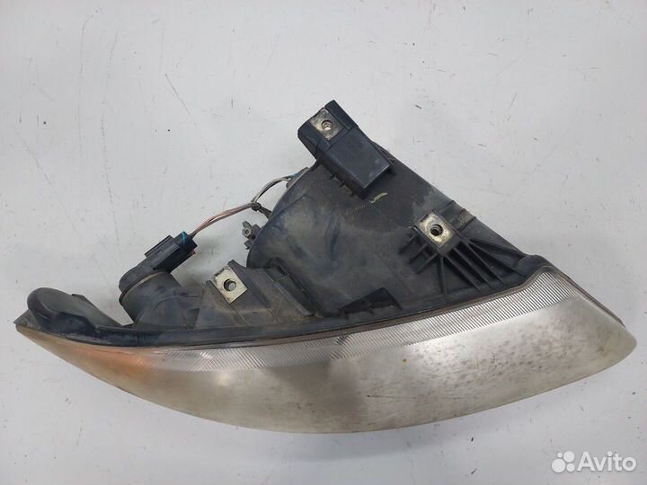 Фара (передняя) правая Dodge Caravan, 2006