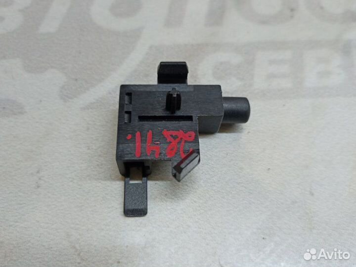 Выключатель концевой Volkswagen Touareg 7L AXQ