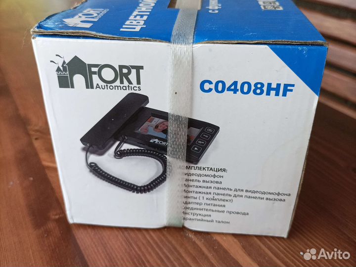 Цветной видеодомофон fort C0408HF