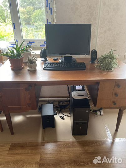 Письменный стол