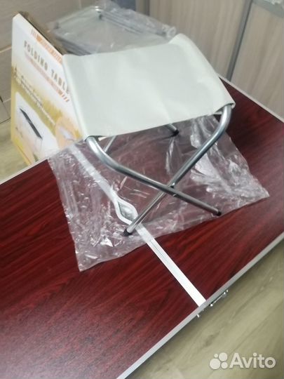 Складной стол со стульями