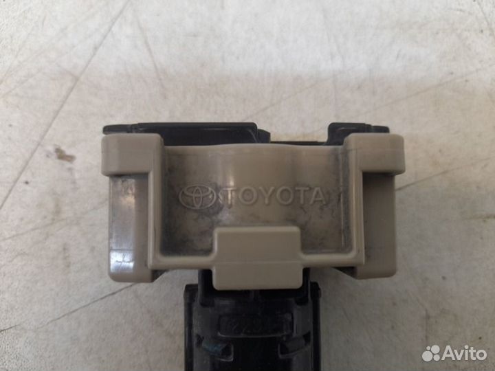 Форсунка омывателя передняя правая Toyota Land