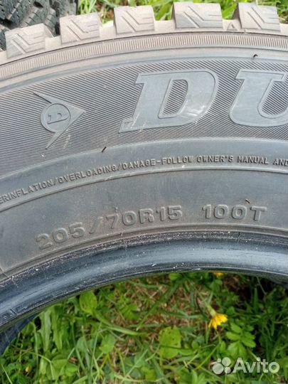 Dunlop SP Winter Ice 01 205/70 R15 106R