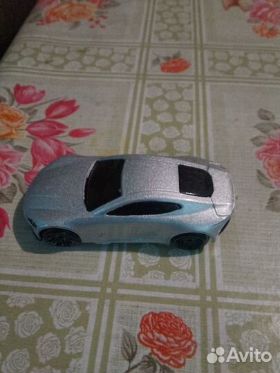 Игрушечная машинка