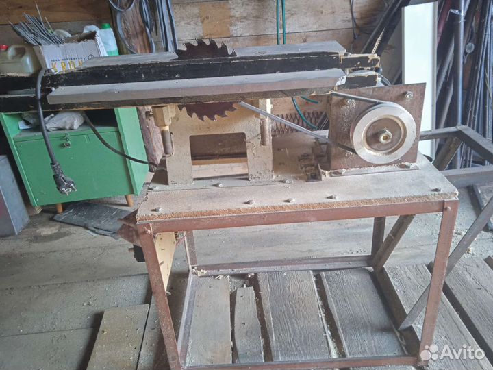 Дерево-обрабатывающий станок