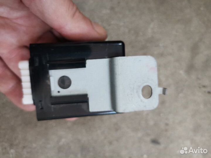 Реле указателя поворота Hyundai Solaris седан G4FC