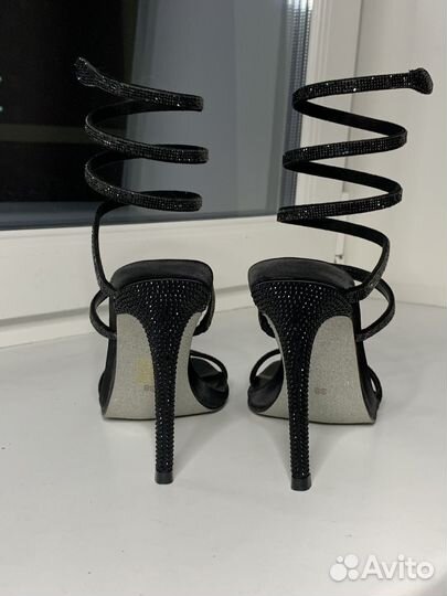 Босоножки на шпильке