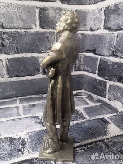 Статуэтка А.С. Пушкин