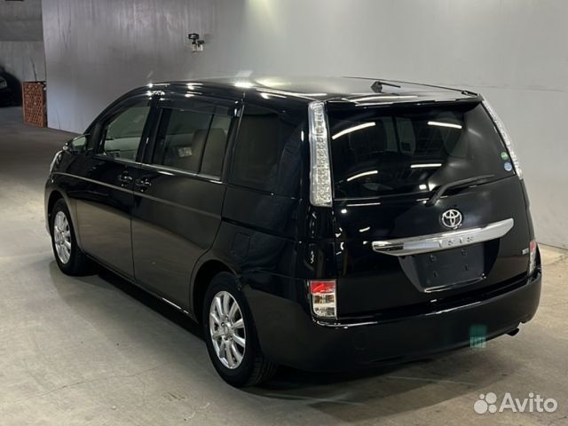 Toyota Isis 1.8 CVT, 2015, 75 000 км