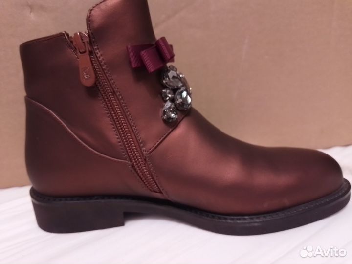 Ботинки девичьи демисезон размеры 35,38