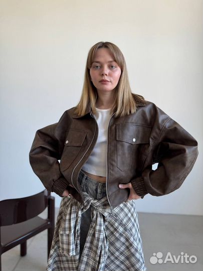 Бомбер из экокожи