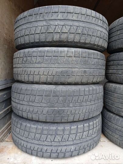 Bridgestone Blizzak DM-V1 215/65 R16