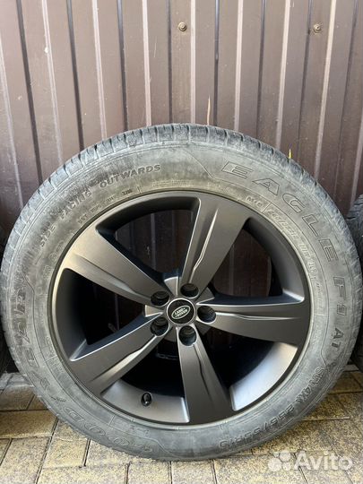 Оригинальные колёса на Range Rover Velar R19