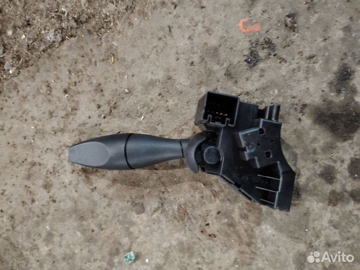 Подрулевой переключатель поворотов Ford fiesta Mk5