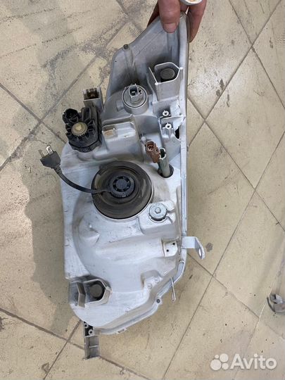 Фара левая Toyota Corolla axio nze141