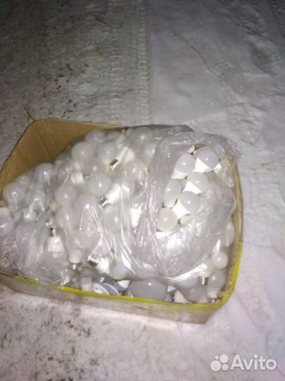 Коробка неисправных светодиодных лампочек