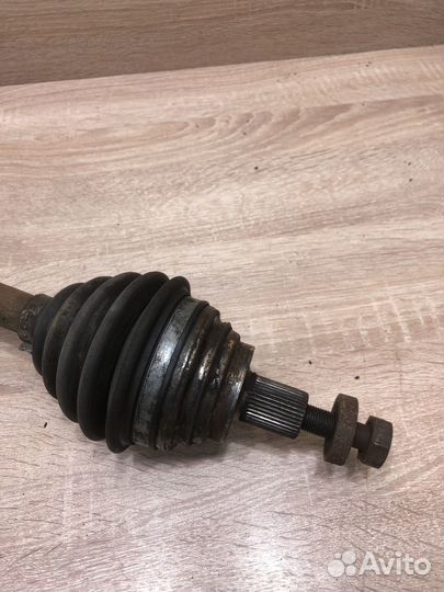 Привод передний левый Фольксваген Тоуран 1.9 TDI