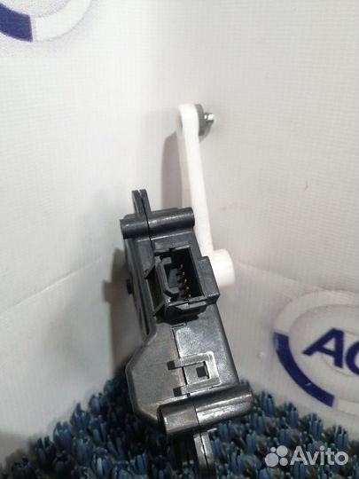 Сервопривод заслонок печки Toyota Avensis