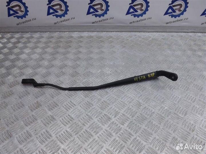 Поводок стеклоочистителя передний правый Ваз LADA