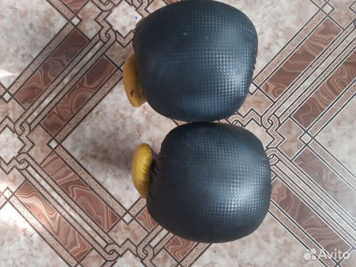 Боксерские перчатки