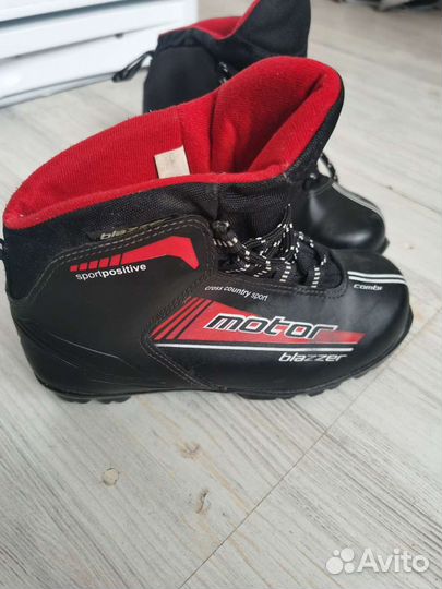 Лыжные ботинки р. 35 (22см)