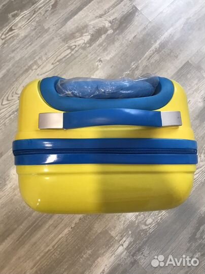 Детский чемодан на колесиках