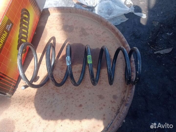 Пружина задняя на toyota corona AT170