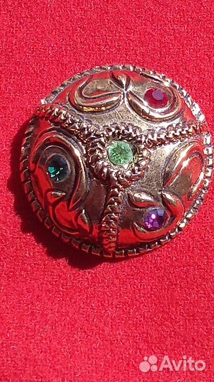 Пуговица со стразами