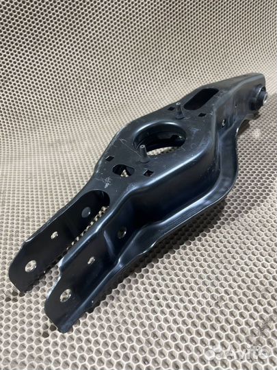 Рычаг задний поперечный Hyundai Tucson NX4