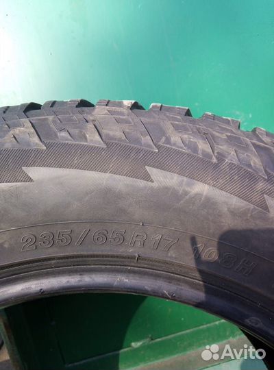 Yokohama 104ZR 235/65 R17
