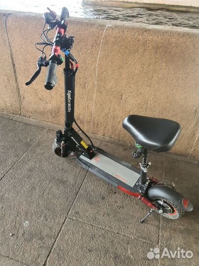 Продам электросамокат Kugoo M4 Pro 2023 года