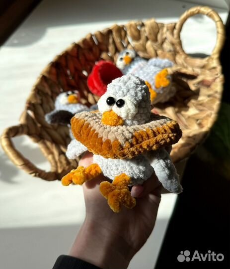 Вязаная мягкая игрушка голубь
