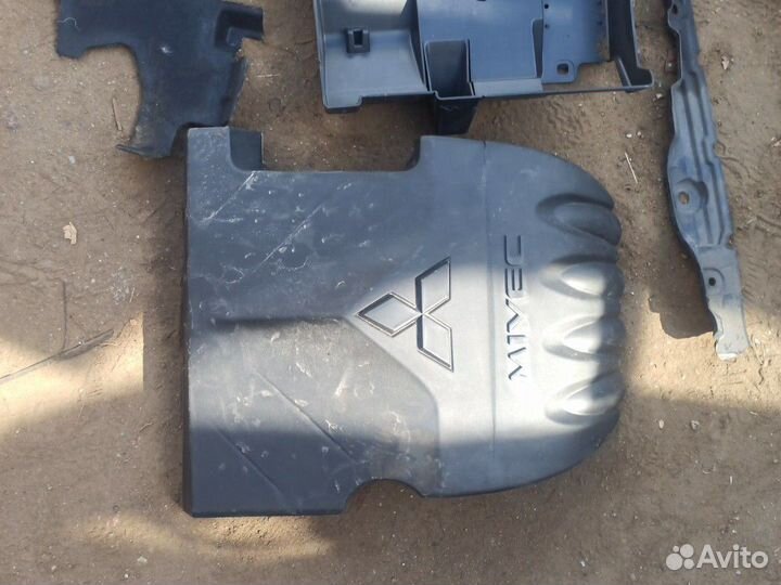 Обшивка салона mitsubishi lancer 10