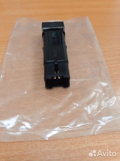 Кнопка включения обогрева щаднего стекла