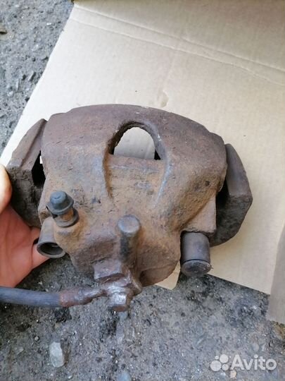 Суппорт передний Opel Zafira B