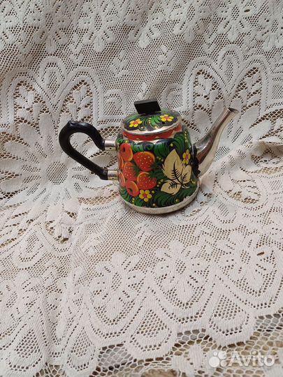 Маленький чайник хохлома