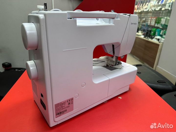 Швейная машина Bernina Bernette Milan 5