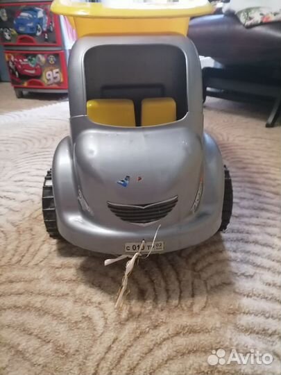 Детская машинка для игры на улице