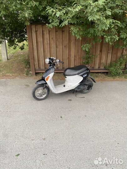 Японский скутер Suzuki lets pallet