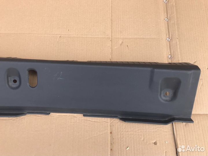 Nissan Primera P12 накладка замка багажника