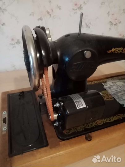 Швейная машина Зингер