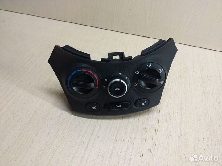 Блок управления отопителем Hyundai Solaris 2014г