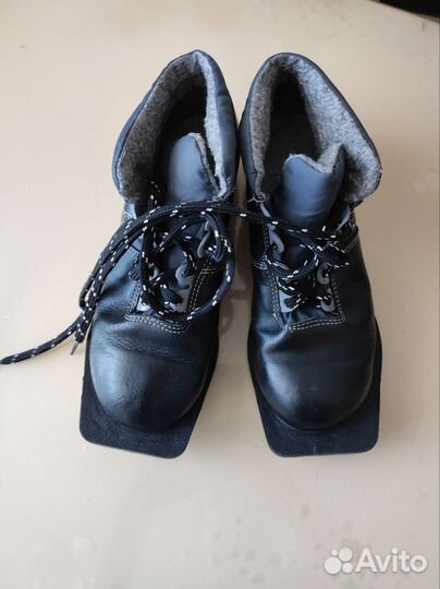 Лыжные ботинки 