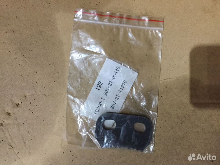 Фиксатор на PC300-7