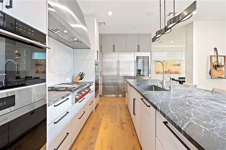 2-к. квартира, 53 м², 2/8 эт.