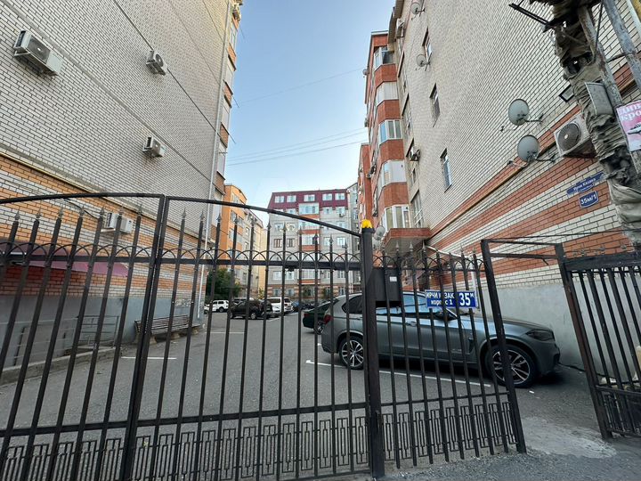 3-к. квартира, 111 м², 1/6 эт.